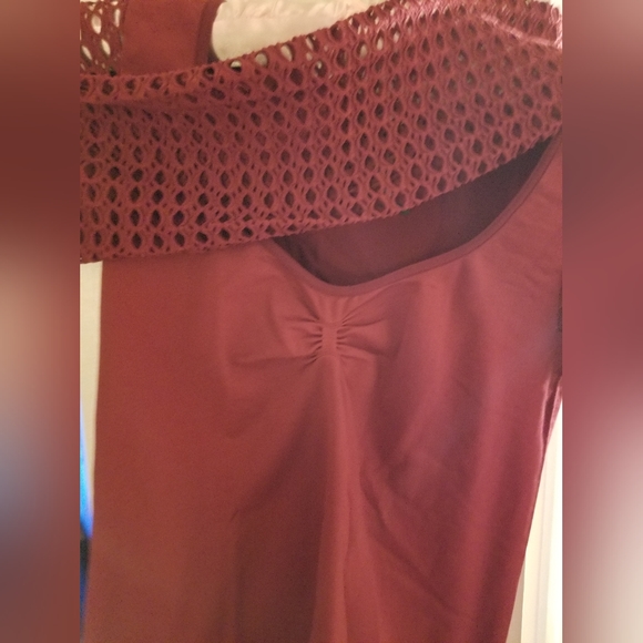Bebe Burgundy Top sz. M - Picture 3 of 5